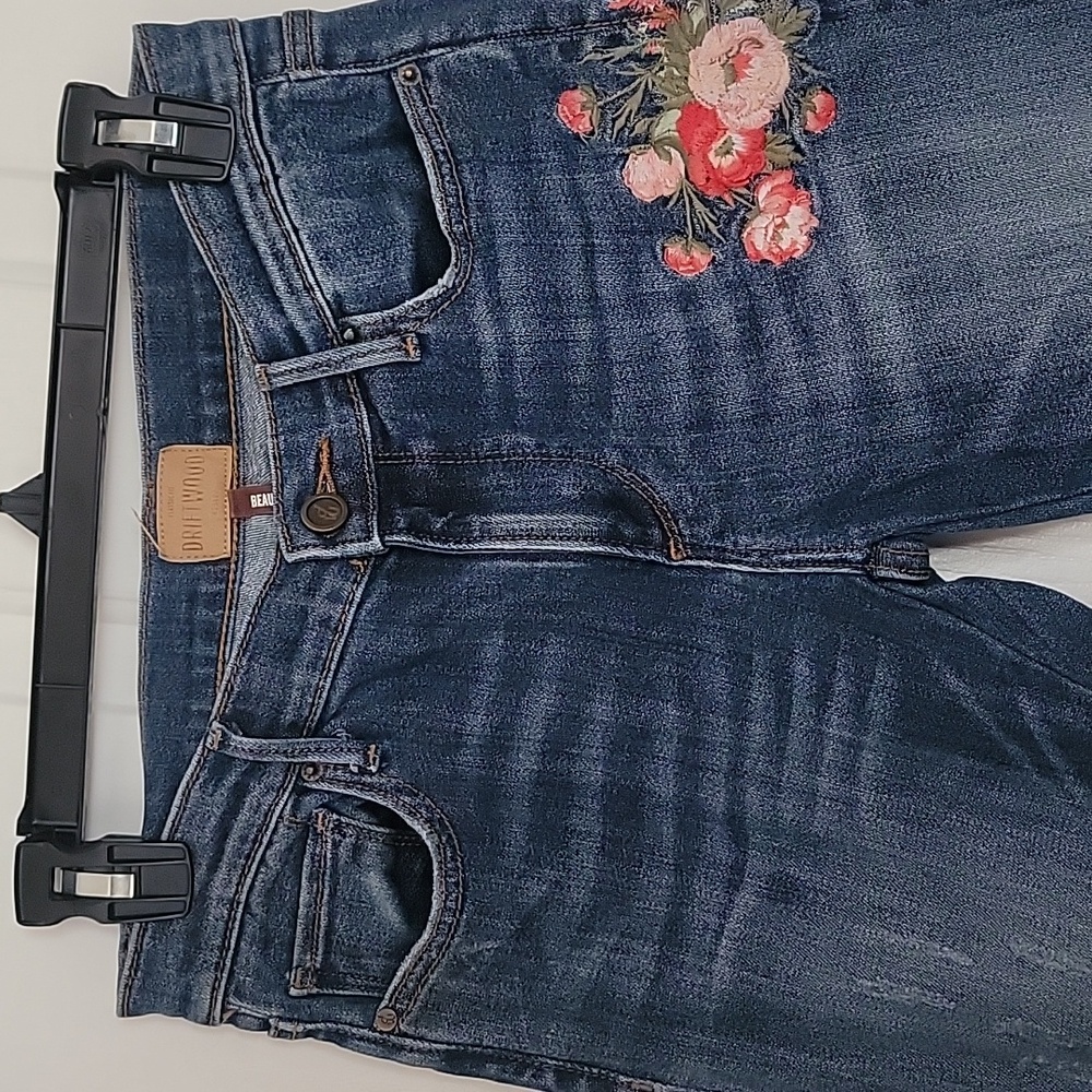 Driftwood Beau Embroidered Flowers Blue Jeans 25 Crops - Picture 6 of 8